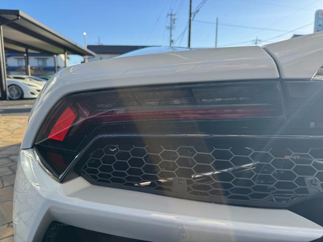 ウラカン ＥＶＯクーペ　Ｄ車　１年走行無制限保証　パワークラフト可変マフラー（純正有）　スタイルＰＫＧ　カーボンインテリア　ガラスエンジンフード　ブランディングＰＫＧ　Ｆリフター　Ｂカメラ（48枚目）