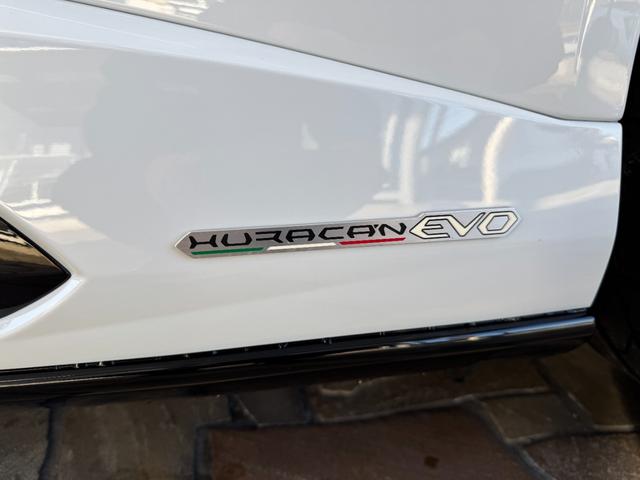 ウラカン ＥＶＯクーペ　Ｄ車　１年走行無制限保証　パワークラフト可変マフラー（純正有）　スタイルＰＫＧ　カーボンインテリア　ガラスエンジンフード　ブランディングＰＫＧ　Ｆリフター　Ｂカメラ（52枚目）