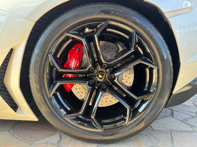 アヴェンタドール LP700-4 D車 1年走行無制限保証 ブランディングPKG F・RエクステリアカーボンPKG カーボンエンジンカバー クリアエンジンフード Fリフター カーボンセラミックブレーキ レッドキャリパー Bカメラ(34枚目)