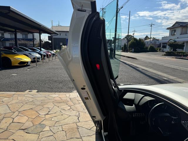 アヴェンタドール LP700-4 D車 1年走行無制限保証 ブランディングPKG F・RエクステリアカーボンPKG カーボンエンジンカバー クリアエンジンフード Fリフター カーボンセラミックブレーキ レッドキャリパー Bカメラ(40枚目)