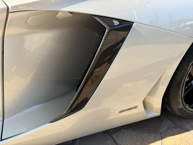 アヴェンタドール LP700-4 D車 1年走行無制限保証 ブランディングPKG F・RエクステリアカーボンPKG カーボンエンジンカバー クリアエンジンフード Fリフター カーボンセラミックブレーキ レッドキャリパー Bカメラ(51枚目)