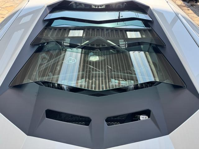 アヴェンタドール LP700-4 D車 1年走行無制限保証 ブランディングPKG F・RエクステリアカーボンPKG カーボンエンジンカバー クリアエンジンフード Fリフター カーボンセラミックブレーキ レッドキャリパー Bカメラ(54枚目)