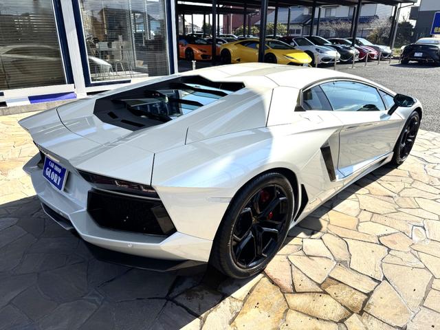 アヴェンタドール LP700-4 D車 1年走行無制限保証 ブランディングPKG F・RエクステリアカーボンPKG カーボンエンジンカバー クリアエンジンフード Fリフター カーボンセラミックブレーキ レッドキャリパー Bカメラ(56枚目)