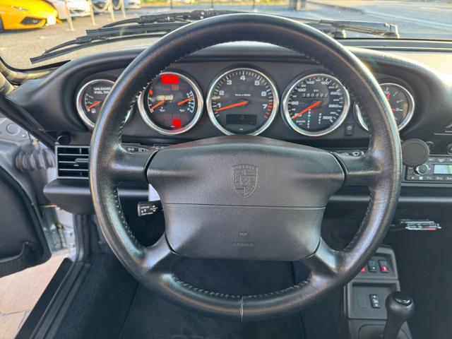 911 911カレラ D車 電動シート カラークレスト レザーステアリング ブラックキャリパー コンチネンタル製オーディオ カラークレストセンターキャップ(16枚目)