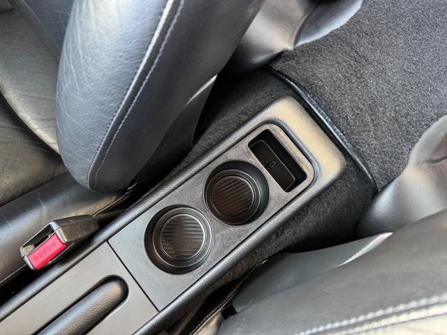 911 911カレラ D車 電動シート カラークレスト レザーステアリング ブラックキャリパー コンチネンタル製オーディオ カラークレストセンターキャップ(22枚目)