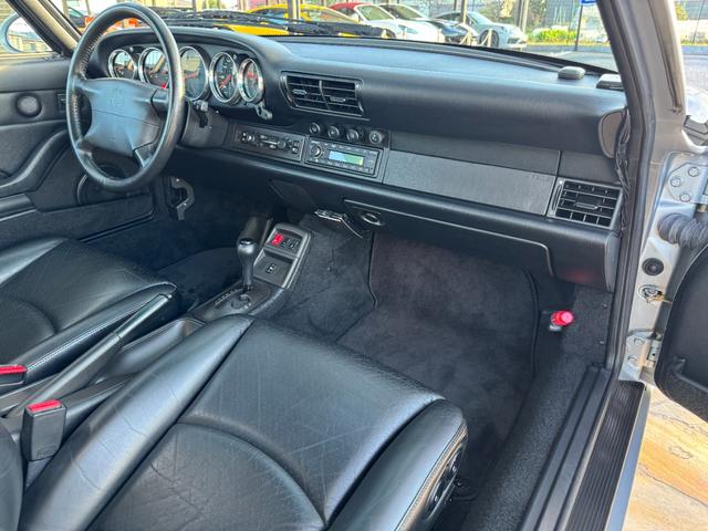 911 911カレラ D車 電動シート カラークレスト レザーステアリング ブラックキャリパー コンチネンタル製オーディオ カラークレストセンターキャップ(24枚目)