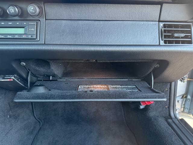 911 911カレラ D車 電動シート カラークレスト レザーステアリング ブラックキャリパー コンチネンタル製オーディオ カラークレストセンターキャップ(26枚目)