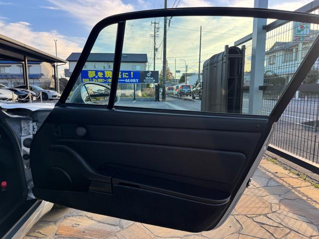 911 911カレラ D車 電動シート カラークレスト レザーステアリング ブラックキャリパー コンチネンタル製オーディオ カラークレストセンターキャップ(38枚目)