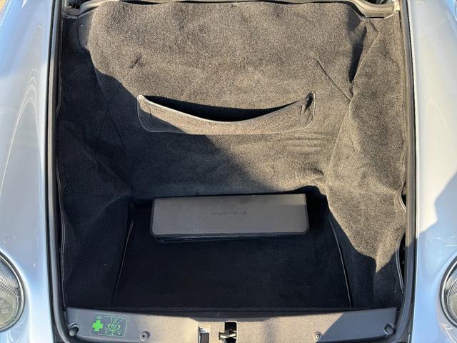 911 911カレラ D車 電動シート カラークレスト レザーステアリング ブラックキャリパー コンチネンタル製オーディオ カラークレストセンターキャップ(45枚目)