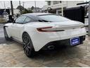 ＤＢ１１ Ｖ８　正規Ｄ車　カーボンインテリア　　デュオトーンレザー　レザールーフ　メモリ付パワシート　シートヒーター・ベンチレーション　純正２０ｉｎアルミ　全方位カメラ　Ｐアシスト（8枚目）