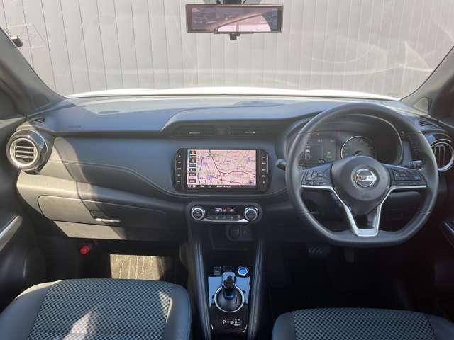 キックス １．２　Ｘ　（ｅ－ＰＯＷＥＲ）　メモリーナビ　全周囲カメラ　ＥＴＣ　ナビ＆ＴＶ　ワンオ－ナ－車　追従クルコン　スマートキー　ＬＥＤヘッド　レーンアシスト　パワーステアリング　禁煙車　盗難防止システム　ＥＴＣ　整備記録簿有　メモリーナビ　サイドエアバッグ　アルミ　ＡＡＣ（4枚目）