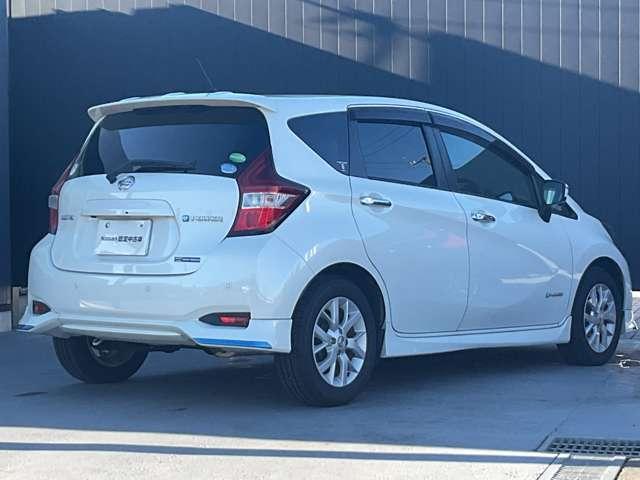 ノート １．２　ｅ－ＰＯＷＥＲ　Ｘ　メモリーナビ　全周囲カメラ　ＥＴＣ２．０　３６０°カメラ　記録簿付　Ｒカメラ　運転席助手席エアバック　レーンキープ　ＡＵＴＯエアコン　１オーナー　盗難防止システム　ナビＴＶ　サイドカメラ　運転席エアバッグ　キーレスエントリー　ＬＥＤヘッド（2枚目）