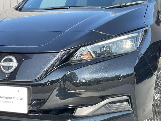 最新式はＬＥＤヘッドランプですね。瞬時に明るい光が夜間の運転をぐっと楽にしてくれますよ。