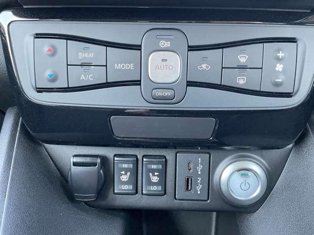 見易く配置されたエアコンスイッチです。慣れれば視線を向けることなく操作できるように、分かりやすいボタン配列です。