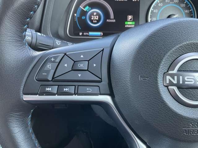 ナビに直接触れなくても、ハンドルスイッチで音量やキー変更ができます。