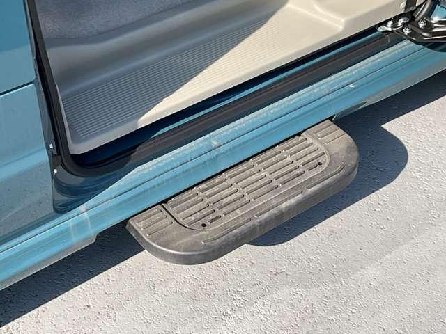 ����ȑ��X���C�h�h�A�����ɂ́A�J�ɍ��킹�ăX�e�b�v�𑕔��B