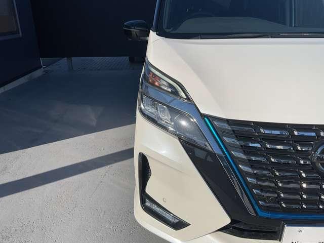 セレナ １．２　ｅ－ＰＯＷＥＲ　ハイウェイスター　Ｖ　メモリーナビ　後席モニター　ＥＴＣ　３６０°カメラ　エマジェンシーブレーキ　１オナ　スマキー　バックカメラ　ＬＥＤ　レーンアシスト　点検記録簿付　ＥＴＣ　ドラレコ　Ａストップ　イモビ　フルオートエアコン　アルミホイール　エアバック（7枚目）