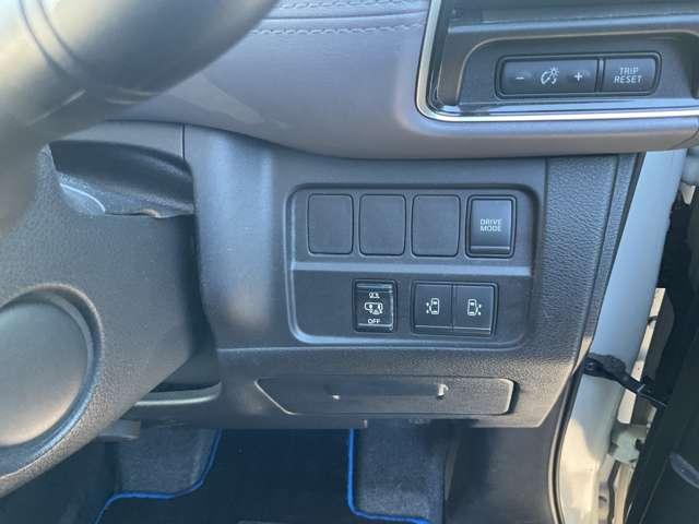 セレナ １．２　ｅ－ＰＯＷＥＲ　ハイウェイスター　Ｖ　メモリーナビ　後席モニター　ＥＴＣ　３６０°カメラ　エマジェンシーブレーキ　１オナ　スマキー　バックカメラ　ＬＥＤ　レーンアシスト　点検記録簿付　ＥＴＣ　ドラレコ　Ａストップ　イモビ　フルオートエアコン　アルミホイール　エアバック（8枚目）