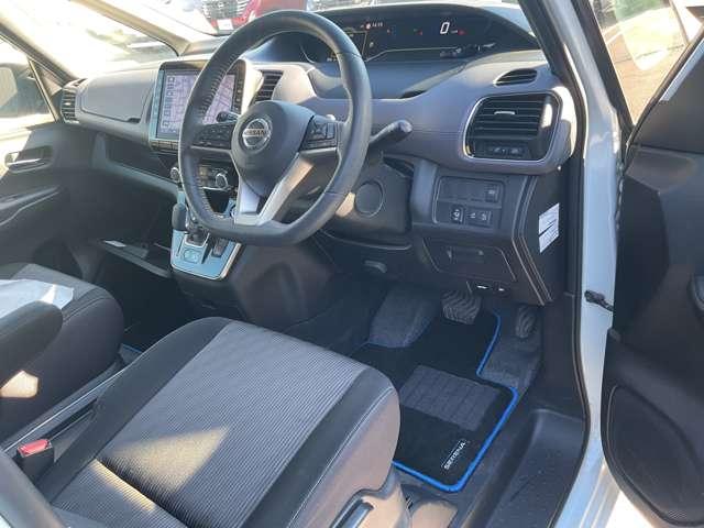 セレナ １．２　ｅ－ＰＯＷＥＲ　ハイウェイスター　Ｖ　メモリーナビ　後席モニター　ＥＴＣ　３６０°カメラ　エマジェンシーブレーキ　１オナ　スマキー　バックカメラ　ＬＥＤ　レーンアシスト　点検記録簿付　ＥＴＣ　ドラレコ　Ａストップ　イモビ　フルオートエアコン　アルミホイール　エアバック（17枚目）