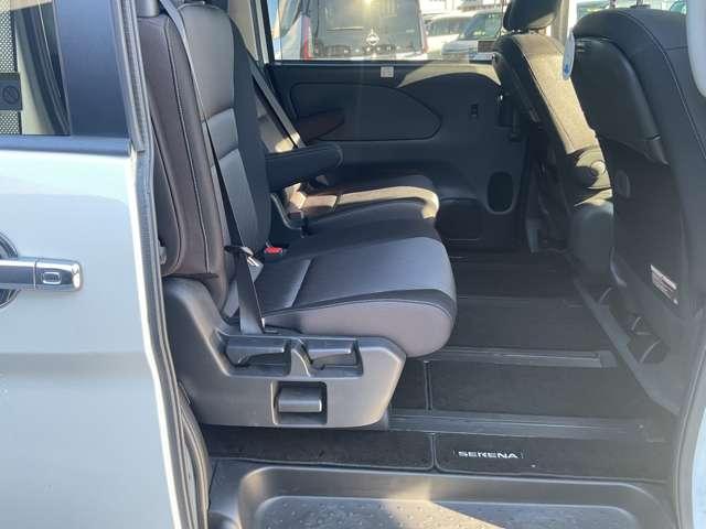 セレナ １．２　ｅ－ＰＯＷＥＲ　ハイウェイスター　Ｖ　メモリーナビ　後席モニター　ＥＴＣ　３６０°カメラ　エマジェンシーブレーキ　１オナ　スマキー　バックカメラ　ＬＥＤ　レーンアシスト　点検記録簿付　ＥＴＣ　ドラレコ　Ａストップ　イモビ　フルオートエアコン　アルミホイール　エアバック（18枚目）