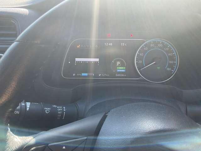 リーフ Ｘ　１０万台記念車　メーカーナビ　バックカメラ　アダプティブクルーズコントロール　ナビＴＶ　Ｂカメラ　レーンキープアシスト　衝突軽減ブレーキ　ＬＥＤヘッド　ドラレコ　キーフリー　イモビライザー　インテリジェントキー　ＥＴＣ　メモリナビ　記録簿（5枚目）