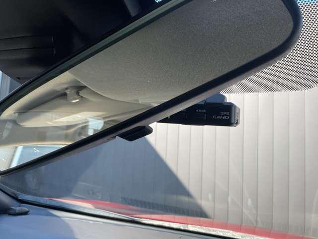 リーフ Ｘ　１０万台記念車　メーカーナビ　バックカメラ　アダプティブクルーズコントロール　ナビＴＶ　Ｂカメラ　レーンキープアシスト　衝突軽減ブレーキ　ＬＥＤヘッド　ドラレコ　キーフリー　イモビライザー　インテリジェントキー　ＥＴＣ　メモリナビ　記録簿（13枚目）