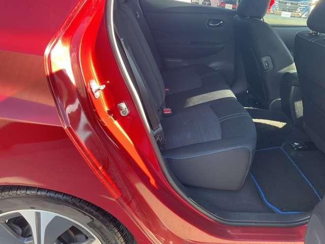 リーフ Ｘ　１０万台記念車　メーカーナビ　バックカメラ　アダプティブクルーズコントロール　ナビＴＶ　Ｂカメラ　レーンキープアシスト　衝突軽減ブレーキ　ＬＥＤヘッド　ドラレコ　キーフリー　イモビライザー　インテリジェントキー　ＥＴＣ　メモリナビ　記録簿（18枚目）