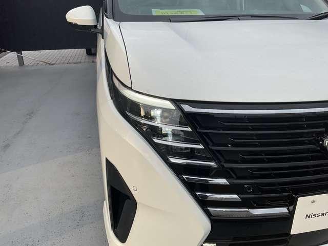 セレナ ２．０　ハイウェイスターＶ　※※雹害車※※メーカーナビ　全周囲カメラ　Ｗ電動スライド　レーダークルコン　レーンアシスト　ＬＥＤランプ　ワンオーナー車　盗難防止システム　ＥＴＣ装備　カーテンエアバッグ　アルミホイール　キーフリー　メモリ－ナビ　ナビＴＶ　エアコン　ドラレコ（7枚目）