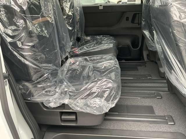 セレナ ２．０　ハイウェイスターＶ　※※雹害車※※メーカーナビ　全周囲カメラ　Ｗ電動スライド　レーダークルコン　レーンアシスト　ＬＥＤランプ　ワンオーナー車　盗難防止システム　ＥＴＣ装備　カーテンエアバッグ　アルミホイール　キーフリー　メモリ－ナビ　ナビＴＶ　エアコン　ドラレコ（18枚目）