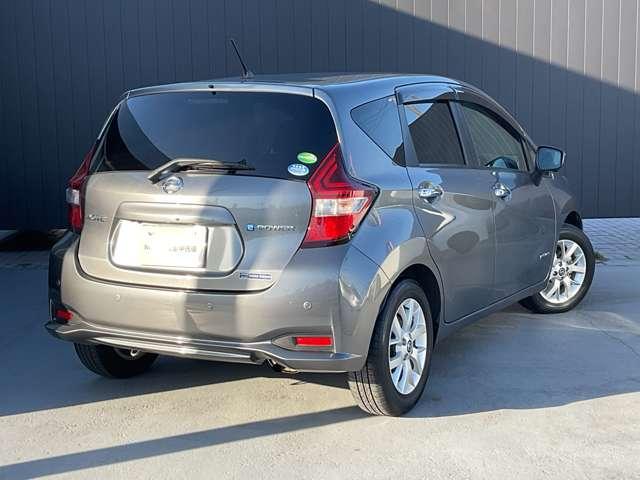 ノート １．２　ｅ－ＰＯＷＥＲ　Ｘ　Ｖセレクション　メモリーナビ　全周囲カメラ　ＥＴＣ２．０　アラウンドカメラ　ワンオ－ナ－車　運転席助手席エアバック　エアバッグ　衝突被害軽減装置　イモビライザー　ＬＥＤヘッドライト　パワーウインドウ　レーンアシスト　ＥＴＣ　アルミホイール　スマートキー（5枚目）