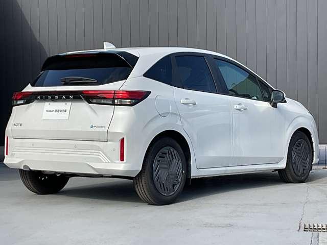 ノート 1.2 X ※※雹害車※※ナビレス 全周囲カメラ リアカメラ 衝突被害軽減ブレ-キ 全方位カメラ 禁煙車 LEDヘッドライト レーンアシスト インテリジェントキー ワンオーナー アイドリングストップ 盗難防止システム サイドカーテンエアバック ABS(2枚目)