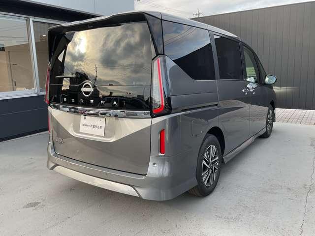 セレナ ２．０　ハイウェイスターＶ　※※雹害車※※メーカーナビ　全周囲カメラ　Ｗ電動スライド　レーダークルコン　レーンアシスト　ＬＥＤランプ　ワンオーナー車　盗難防止システム　ＥＴＣ装備　カーテンエアバッグ　アルミホイール　キーフリー　メモリ－ナビ　ナビＴＶ　エアコン　ドラレコ（9枚目）