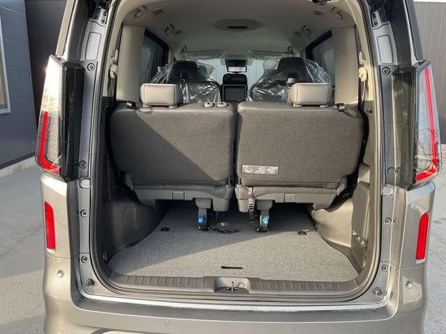 セレナ ２．０　ハイウェイスターＶ　※※雹害車※※メーカーナビ　全周囲カメラ　Ｗ電動スライド　レーダークルコン　レーンアシスト　ＬＥＤランプ　ワンオーナー車　盗難防止システム　ＥＴＣ装備　カーテンエアバッグ　アルミホイール　キーフリー　メモリ－ナビ　ナビＴＶ　エアコン　ドラレコ（13枚目）