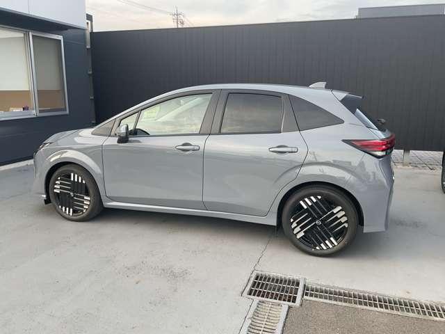 オーラ １．２　Ｇ　※※雹害車※※メーカーナビ　全周囲カメラ　自動（被害軽減）ブレーキ　ＬＥＤ　ＬＫＡ　サイドカメラ　ＥＴＣ　カーテンエアバッグ　イモビライザー　アルミホイール　禁煙　インテリジェントキー　パワーウィンドウ　ワンオーナー　フルオートエアコン（10枚目）