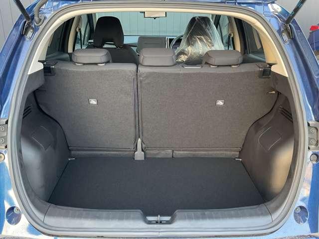 ノート １．２　Ｘ　※※雹害車※※ナビレス　全周囲カメラ　リアカメラ　衝突被害軽減ブレ－キ　全方位カメラ　禁煙車　ＬＥＤヘッドライト　レーンアシスト　インテリジェントキー　ワンオーナー　アイドリングストップ　盗難防止システム　サイドカーテンエアバック　ＡＢＳ（17枚目）