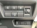 運転席のハンドル右奥側にまとめられたスイッチ群。一目で分かりやすく操作しやすいです。