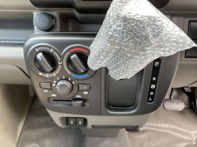 クリッパーバン 660 DX ハイルーフ 雹害車 ラジオデッキ キーレス デュアルカメラブレーキサポート ワンオーナー リモコンキー エアコン 運転席エアバッグ パワーウィンドウ Wエアバッグ パワーステアリング ABS レーンキープ iストップ(16枚目)