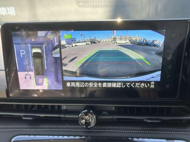アラウンドビューモニター装備！空から見ているような映像によって不慣れな場所での車庫入れや縦列駐車等はもちろん狭い道でのすれ違いも安心♪
