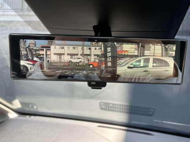 大好評「インテリジェントルームミラー」！車両後方のカメラ映像がミラーに映るので、乗員や荷物が多くても安心♪夜間や悪天候の日でもクリアな映像で視界良好です◎
