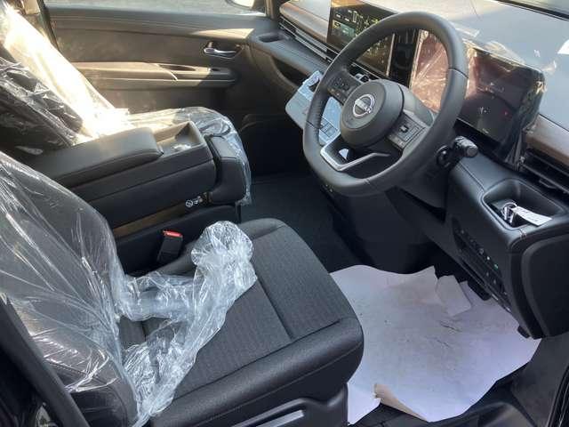 運転席も広々、ドライブも楽しめますね♪実際お座りいただくのが、分かりやすいと思います。お気軽にご来店ください！