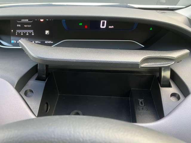 セレナ １．２　ｅ－ＰＯＷＥＲ　ハイウェイスター　Ｖ　ドライブレコーダー　後席モニター　３６０°カメラ　エマジェンシーブレーキ　１オナ　スマキー　バックカメラ　ＬＥＤ　レーンアシスト　点検記録簿付　ＥＴＣ　ドラレコ　Ａストップ　イモビ　フルオートエアコン　アルミホイール　エアバック（13枚目）