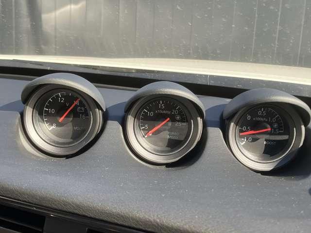 �R�A���[�^�[�͗��t�F�A���f�B�y���l�̓d���v�ƁA���s���^�[�{��Ԃ�c���ł���Q�̃��[�^�[��z�u�B�w���e�[�W������������f�U�C���ł��B