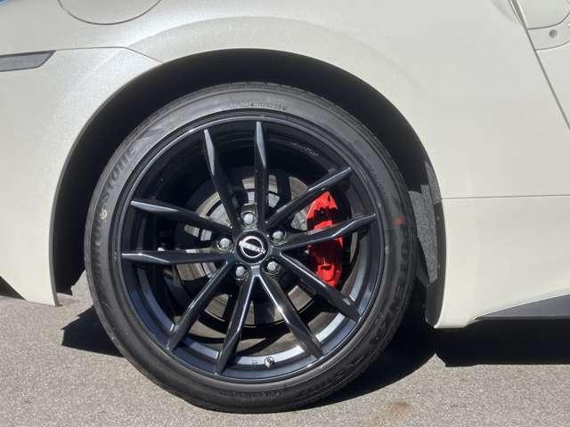 �X�^�C���b�V���Ȑ�p�����A���~�z�C�[�������B�������j���ƒ�R������˔������G�R�^�C�����̗p���Ă��܂��B