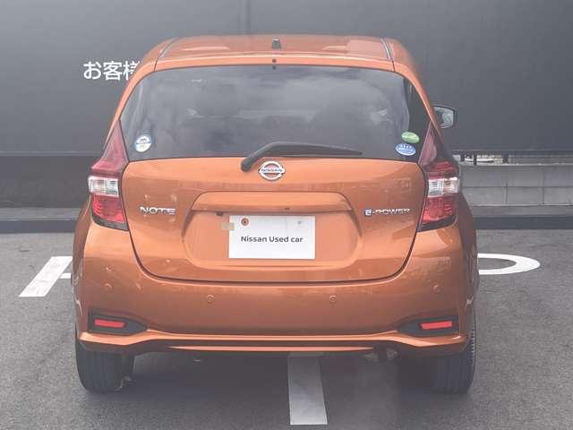 ノート １．２　ｅ－ＰＯＷＥＲ　Ｘ　日産純正ナビ　バックモニター　記録簿付　Ｒカメラ　運転席助手席エアバック　ＡＵＴＯエアコン　１オーナー　ナビＴＶ　ＡＷ　運転席エアバッグ　キーレスエントリー　ＬＥＤヘッド　ＥＴＣ車載器　パワーウィンドウ　パワステ　メモリーナビ（5枚目）