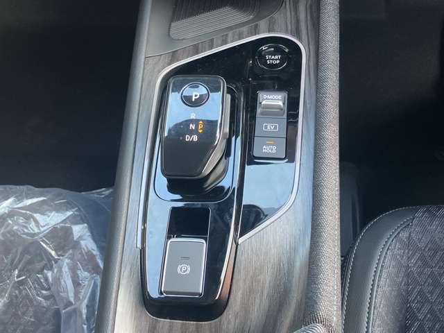 オーラ １．２　Ｇ　雹害車　プロパイロット　ＬＥＤヘッド　自動（被害軽減）ブレーキ　ＬＥＤ　ＬＫＡ　サイドカメラ　ＥＴＣ　カーテンエアバッグ　イモビライザー　アルミホイール　禁煙　インテリジェントキー　パワーウィンドウ　フルオートエアコン　キーレスエントリー（20枚目）