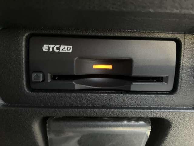 オーラ １．２　Ｇ　雹害車　メーカナビ　全方位モニター　自動（被害軽減）ブレーキ　ＬＥＤ　ＬＫＡ　サイドカメラ　ＥＴＣ　カーテンエアバッグ　アルミホイール　インテリジェントキー　パワーウィンドウ　寒冷地仕様　フルオートエアコン　キーレスエントリー　ナビＴＶ（9枚目）