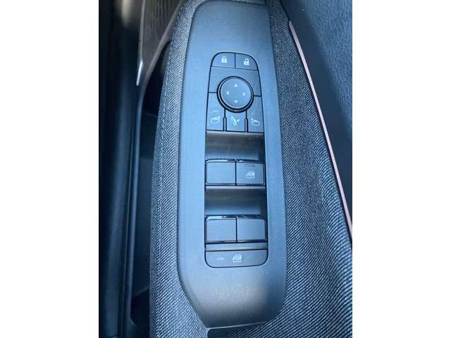 オーラ １．２　Ｇ　雹害車　メーカナビ　全方位モニター　自動（被害軽減）ブレーキ　ＬＥＤ　ＬＫＡ　サイドカメラ　ＥＴＣ　カーテンエアバッグ　アルミホイール　インテリジェントキー　パワーウィンドウ　ワンオーナー　フルオートエアコン　キーレスエントリー　ＡＢＳ（8枚目）