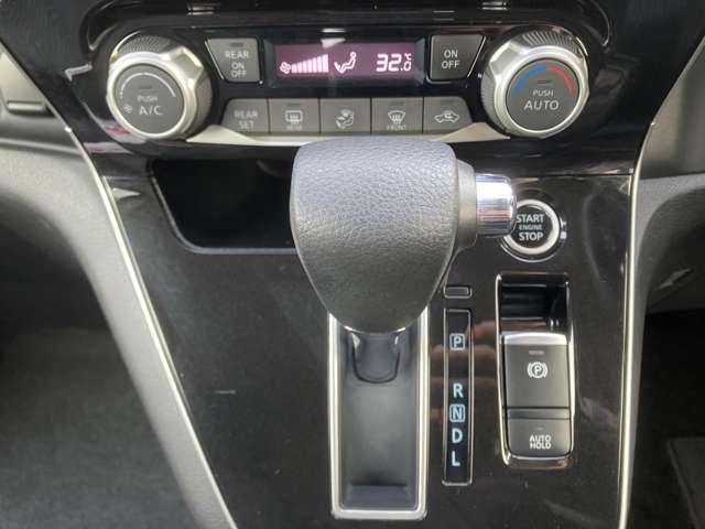 セレナ ２．０　ハイウェイスター　Ｖ　大画面ナビ／プロパイロット／両側オートスラ　地デジ　三列シート　ＬＥＤランプ　ハイビームアシスト　ワンオーナー車　レーダークルコン　ＬＫＡ　盗難防止装置　サイドエアバッグ　パワーウインドウ　ＥＴＣ（9枚目）