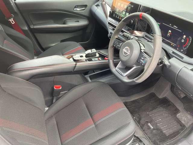 オーラ １．２　ＮＩＳＭＯ　メーカナビ　全方位モニター　ＬＥＤライト　アダプティブクルコン　全方向カメラ　地デジ　パワーステアリング　衝突軽減Ｂ　ＬＥＤランプ　１オーナ－　車線逸脱防止　オートマチックハイビーム　パワーウィンドウ（11枚目）