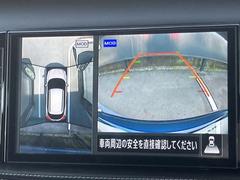 アラウンドビューモニター装備！空から見ているような映像によって不慣れな場所での車庫入れや縦列駐車等はもちろん狭い道でのすれ違いも安心♪ 5